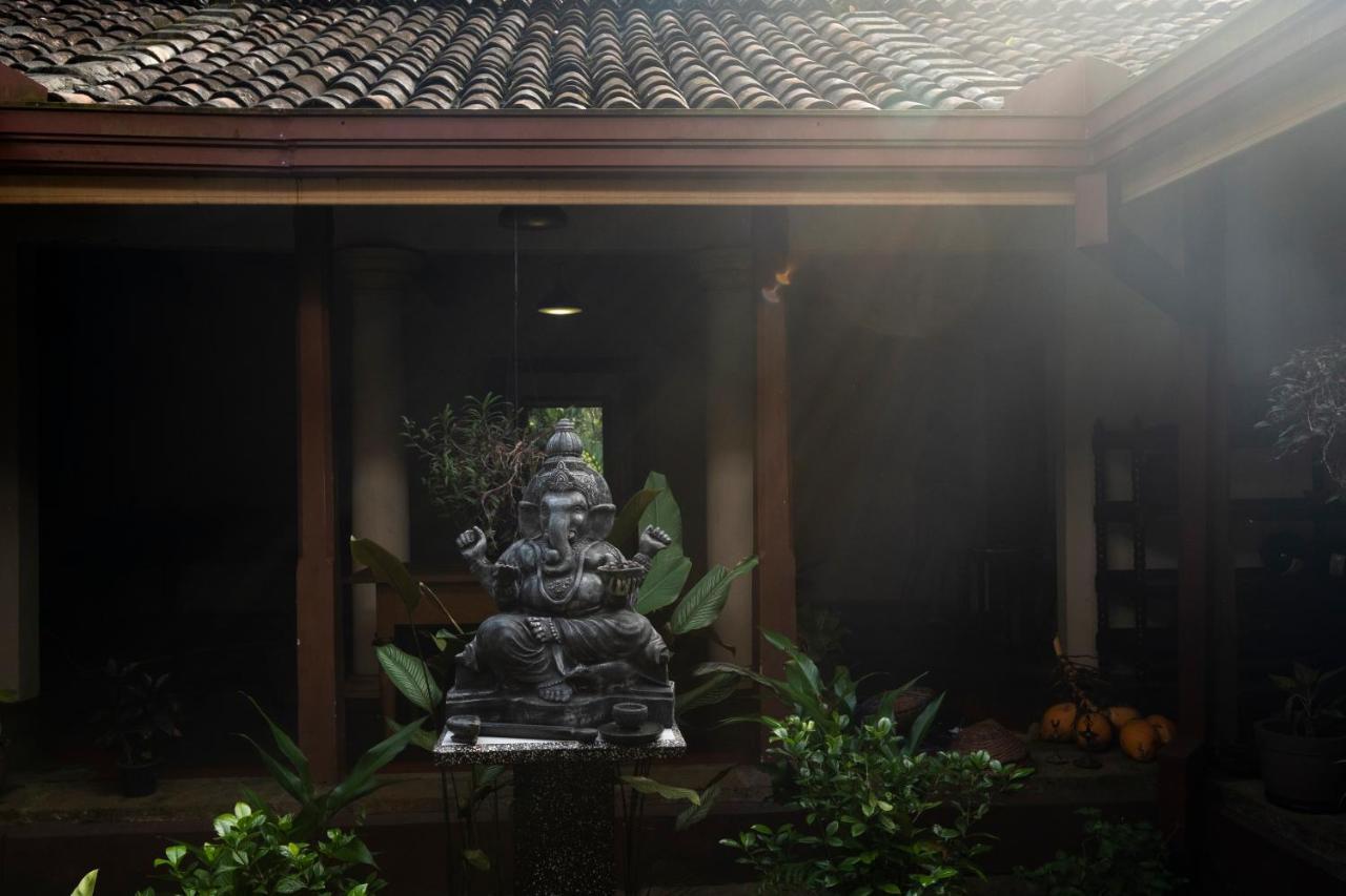 Gileemale Walawwa & Estate Hotel Ratnapura Bagian luar foto